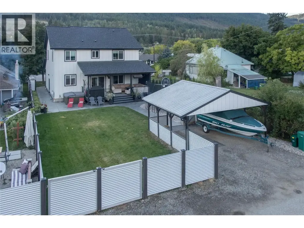 2253 Shuswap Avenue, Lumby